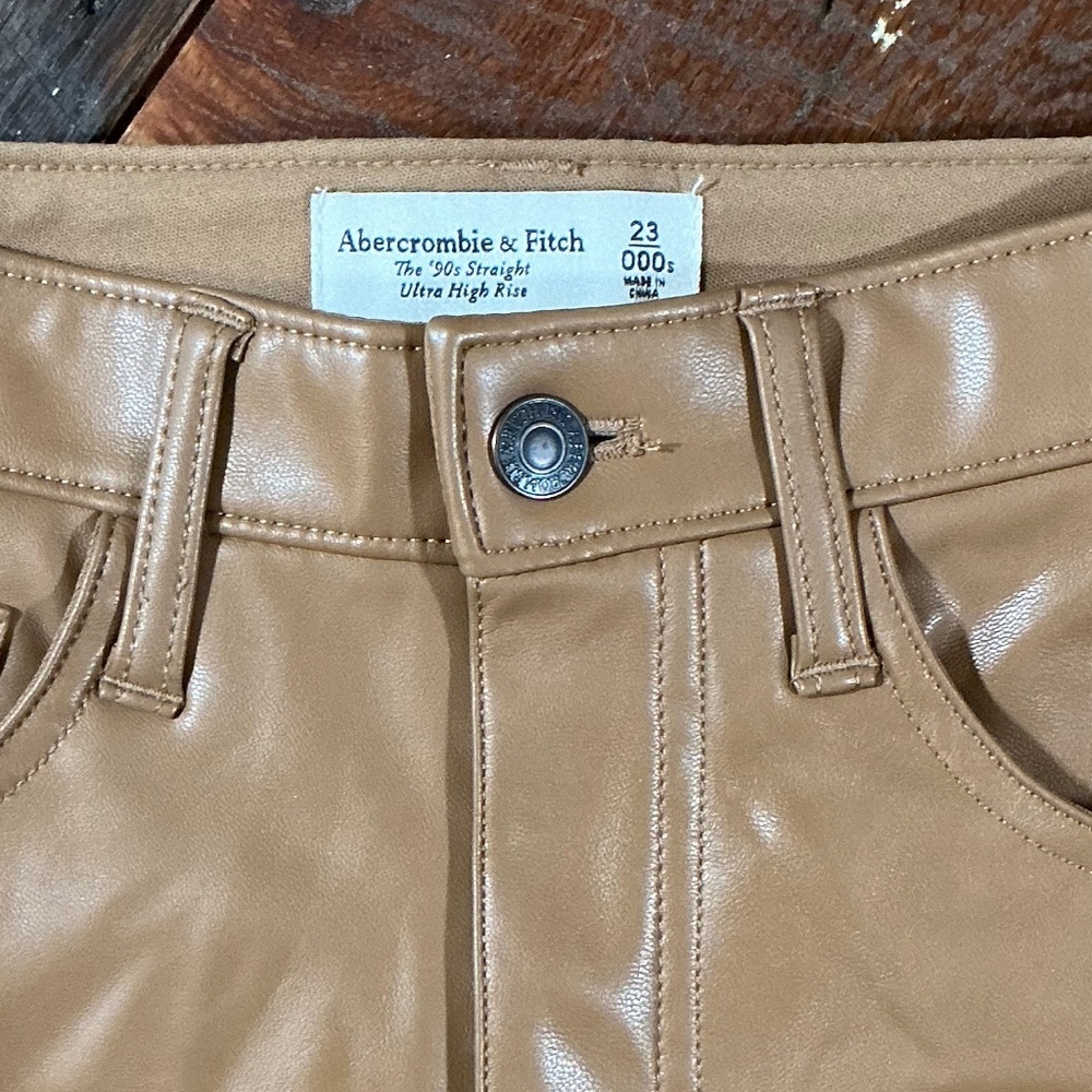 Abercrombie & Fitch Curve Love Vegan Leather Pants in Camel  90s Ultra High Rise - Picture 4 of 6
